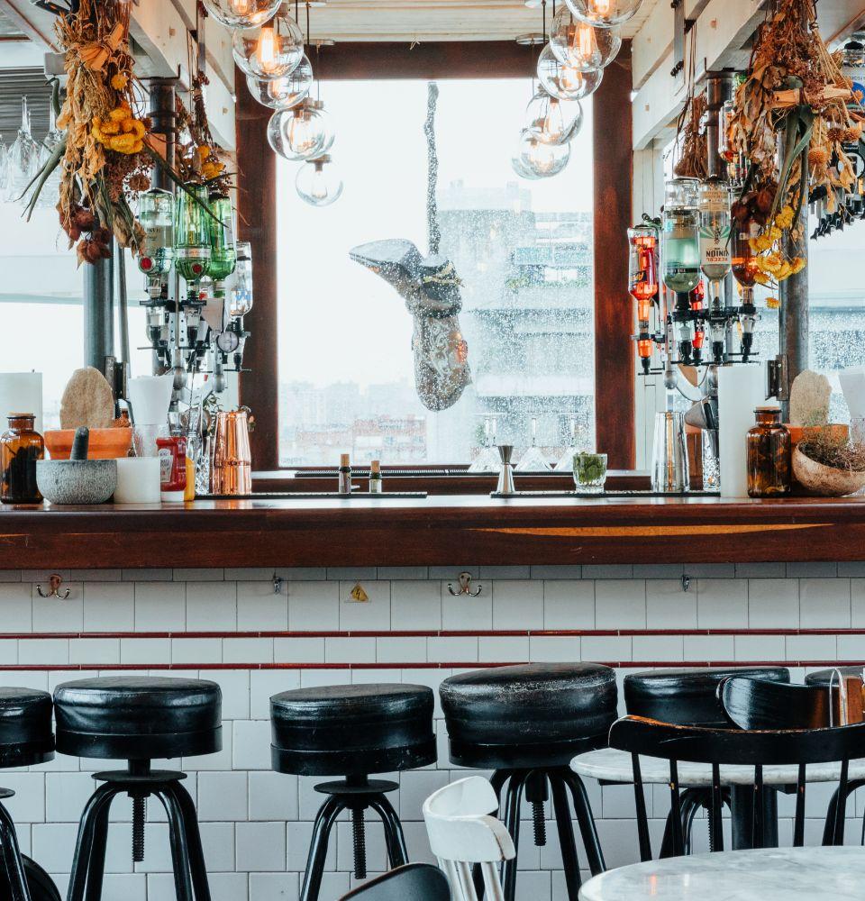 APACHE ROOFTOP BAR The Click Clack Hotel Bogotá APACHE ROOFTOP BAR The Click Clack Hotel Bogotá